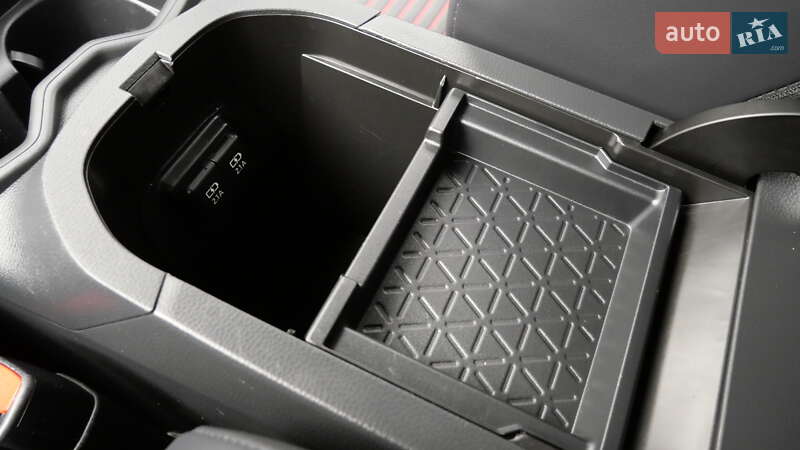 Позашляховик / Кросовер Toyota RAV4 2020 в Львові