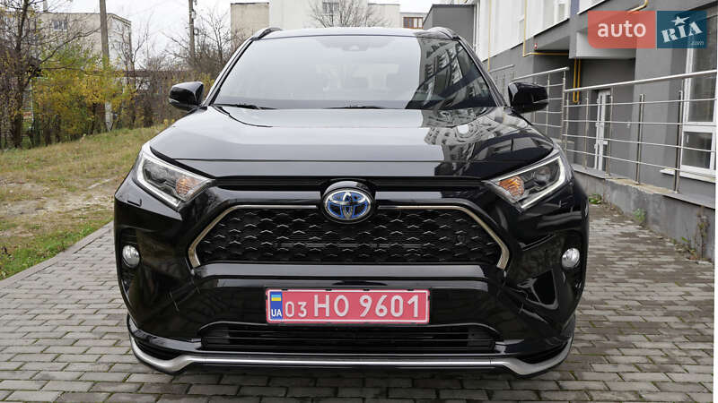 Позашляховик / Кросовер Toyota RAV4 2020 в Львові