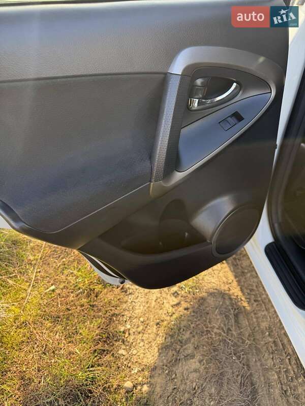 Внедорожник / Кроссовер Toyota RAV4 2011 в Киеве фото 12 Внедорожник / Кроссовер Toyota RAV4 2011 в Киеве