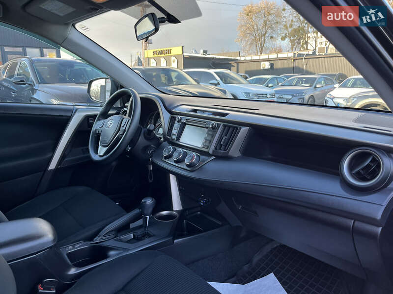 Позашляховик / Кросовер Toyota RAV4 2015 в Львові