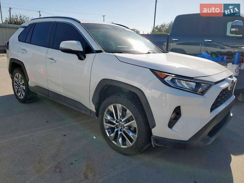Внедорожник / Кроссовер Toyota RAV4 2019 в Черновцах