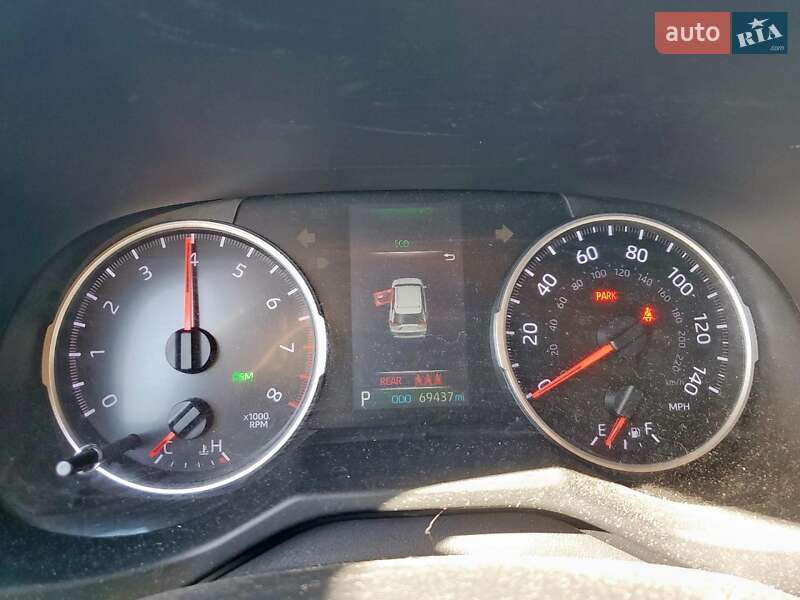 Внедорожник / Кроссовер Toyota RAV4 2019 в Черновцах