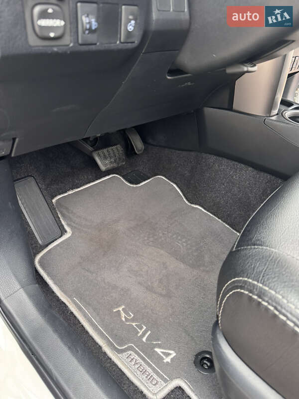 Позашляховик / Кросовер Toyota RAV4 2018 в Кривому Розі