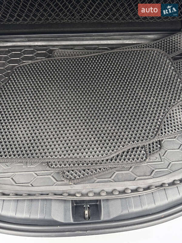 Позашляховик / Кросовер Toyota RAV4 2018 в Кривому Розі