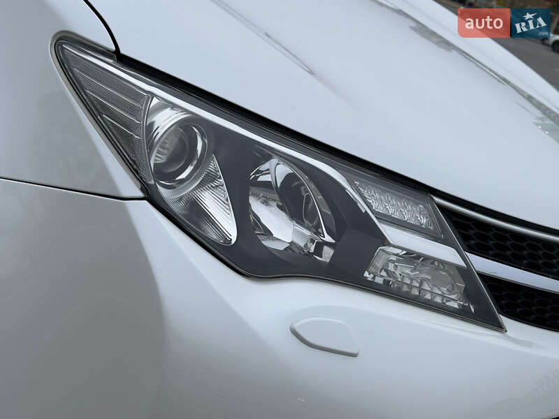 Позашляховик / Кросовер Toyota RAV4 2015 в Одесі