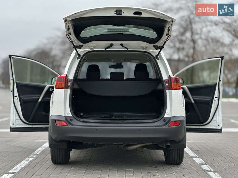 Позашляховик / Кросовер Toyota RAV4 2015 в Одесі