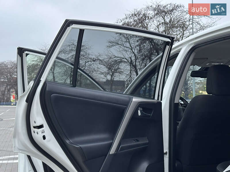 Позашляховик / Кросовер Toyota RAV4 2015 в Одесі