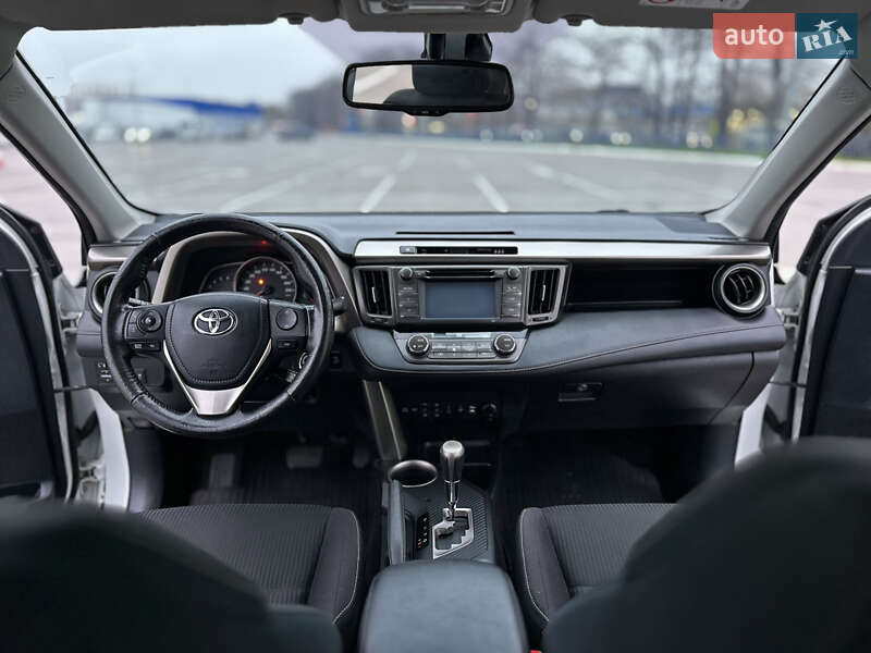 Позашляховик / Кросовер Toyota RAV4 2015 в Одесі