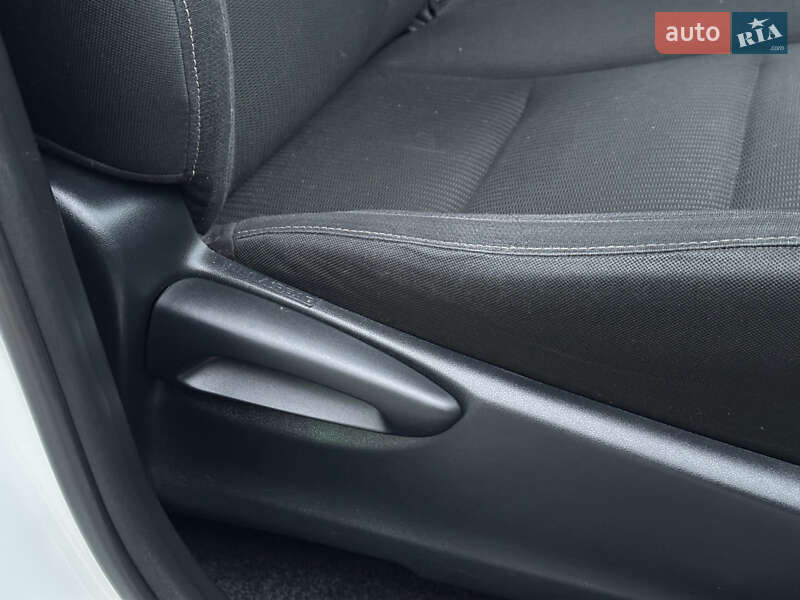 Позашляховик / Кросовер Toyota RAV4 2015 в Одесі