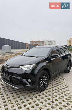 Внедорожник / Кроссовер Toyota RAV4 2017 в Хмельницком