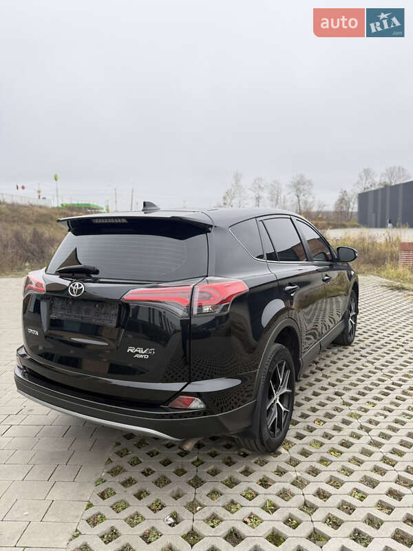 Внедорожник / Кроссовер Toyota RAV4 2017 в Хмельницком