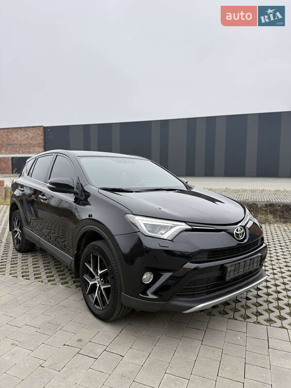 Внедорожник / Кроссовер Toyota RAV4 2017 в Хмельницком