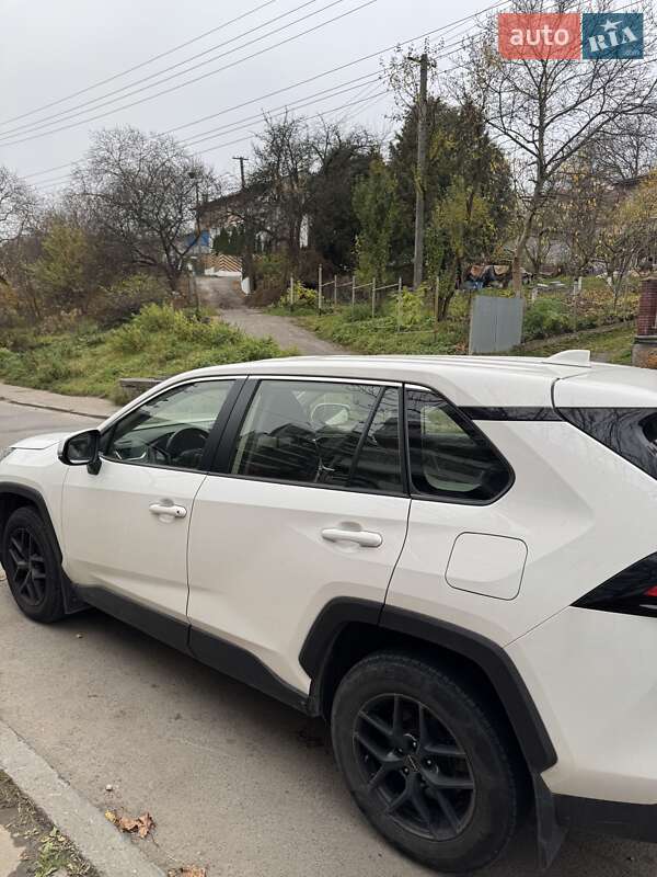 Позашляховик / Кросовер Toyota RAV4 2020 в Львові