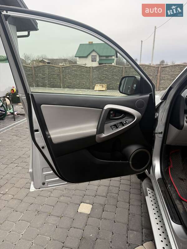 Внедорожник / Кроссовер Toyota RAV4 2007 в Жовкве