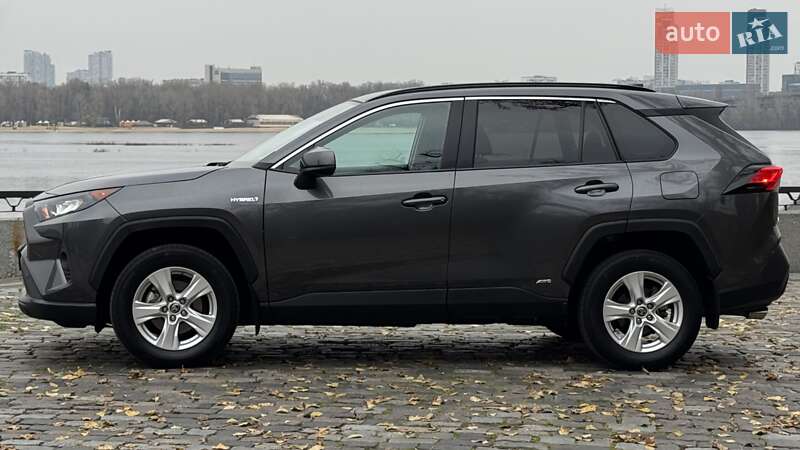 Внедорожник / Кроссовер Toyota RAV4 2021 в Киеве