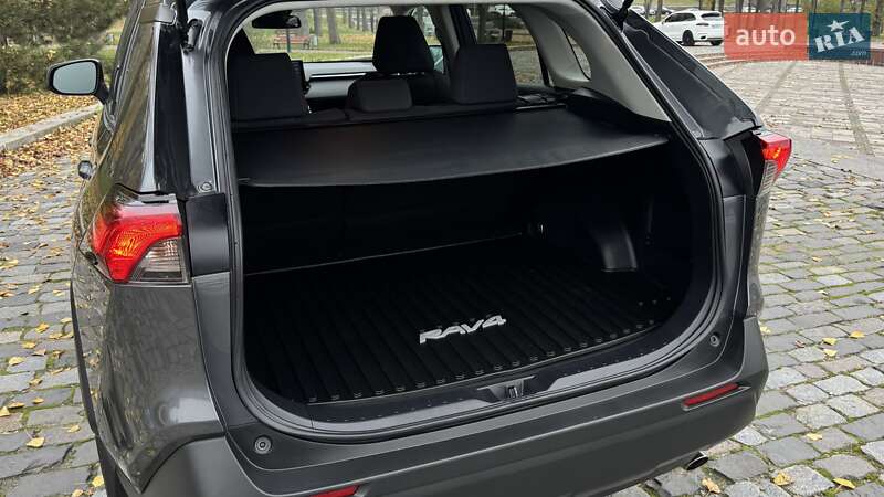 Внедорожник / Кроссовер Toyota RAV4 2021 в Киеве