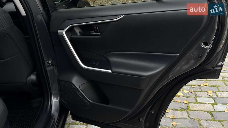 Внедорожник / Кроссовер Toyota RAV4 2021 в Киеве
