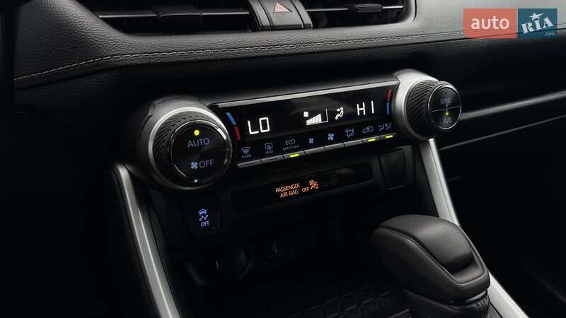 Внедорожник / Кроссовер Toyota RAV4 2021 в Киеве