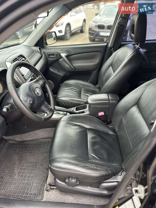 Внедорожник / Кроссовер Toyota RAV4 2005 в Киеве