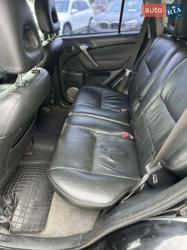 Внедорожник / Кроссовер Toyota RAV4 2005 в Киеве