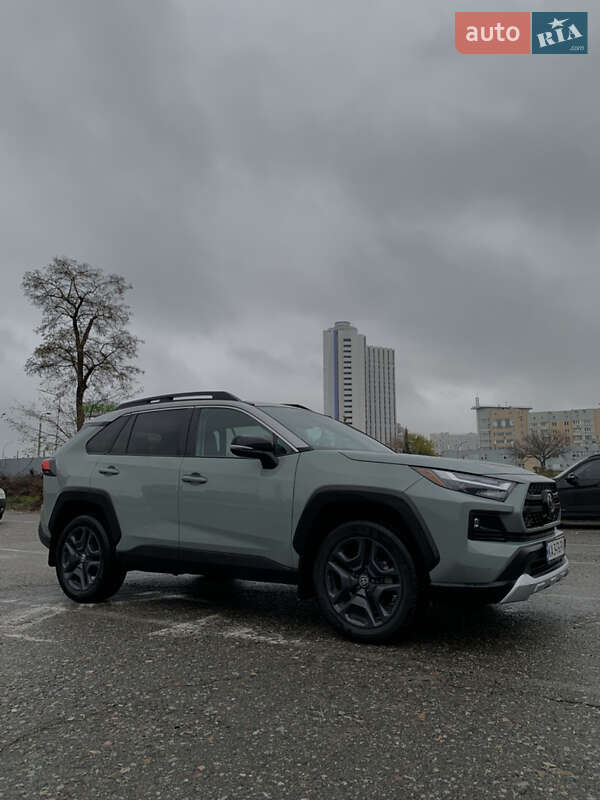 Внедорожник / Кроссовер Toyota RAV4 2022 в Киеве