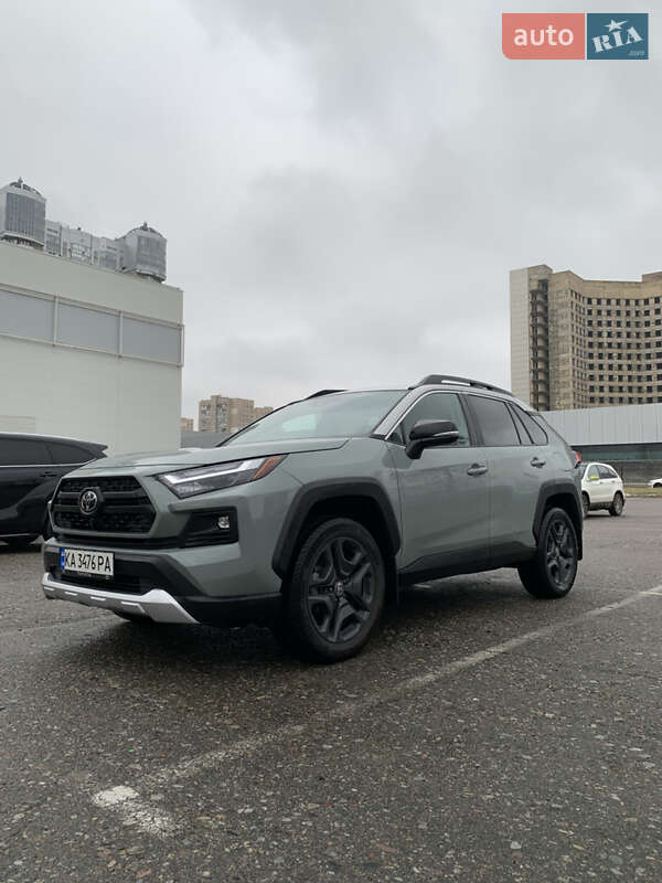 Внедорожник / Кроссовер Toyota RAV4 2022 в Киеве