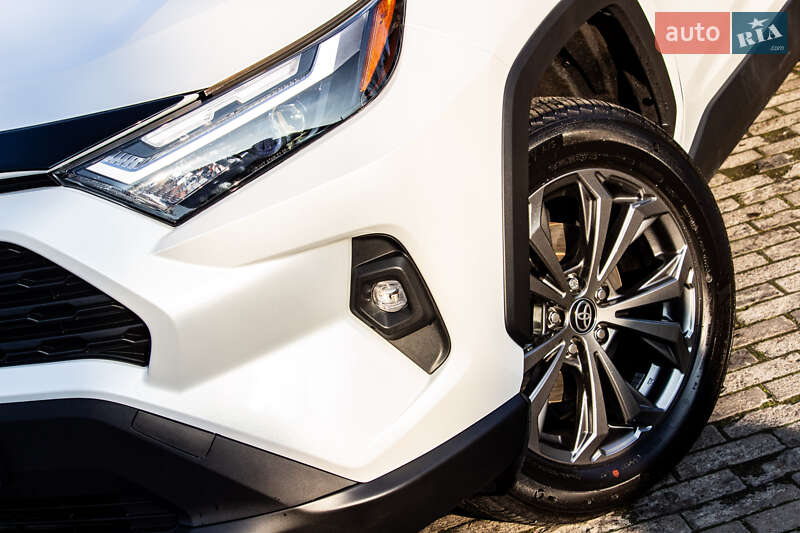 Внедорожник / Кроссовер Toyota RAV4 2025 в Львове