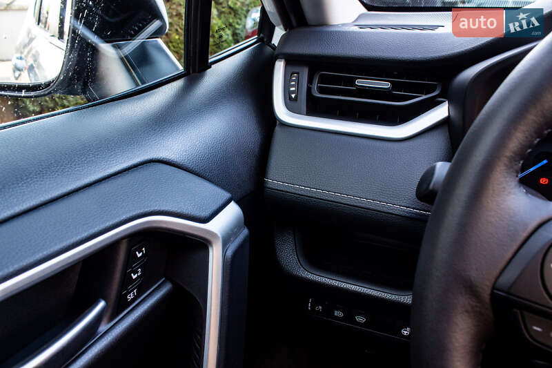 Внедорожник / Кроссовер Toyota RAV4 2025 в Львове