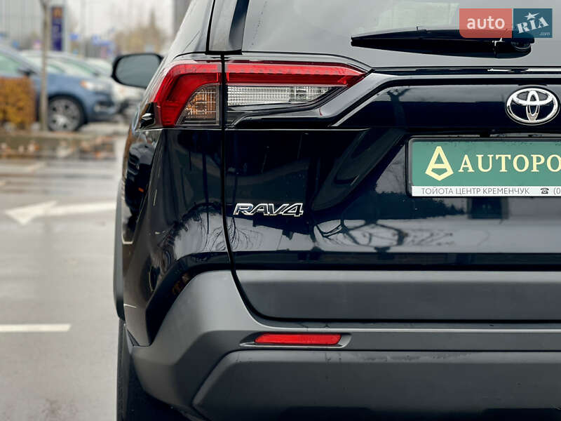 Внедорожник / Кроссовер Toyota RAV4 2019 в Киеве