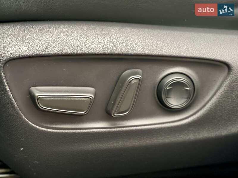 Внедорожник / Кроссовер Toyota RAV4 2019 в Киеве