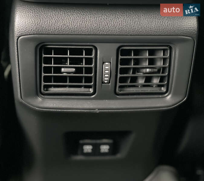 Внедорожник / Кроссовер Toyota RAV4 2019 в Киеве