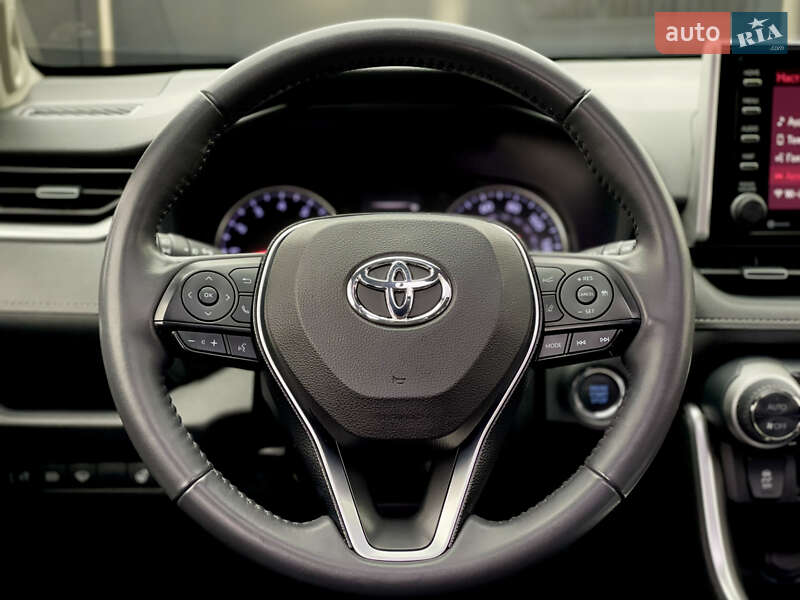 Внедорожник / Кроссовер Toyota RAV4 2019 в Киеве