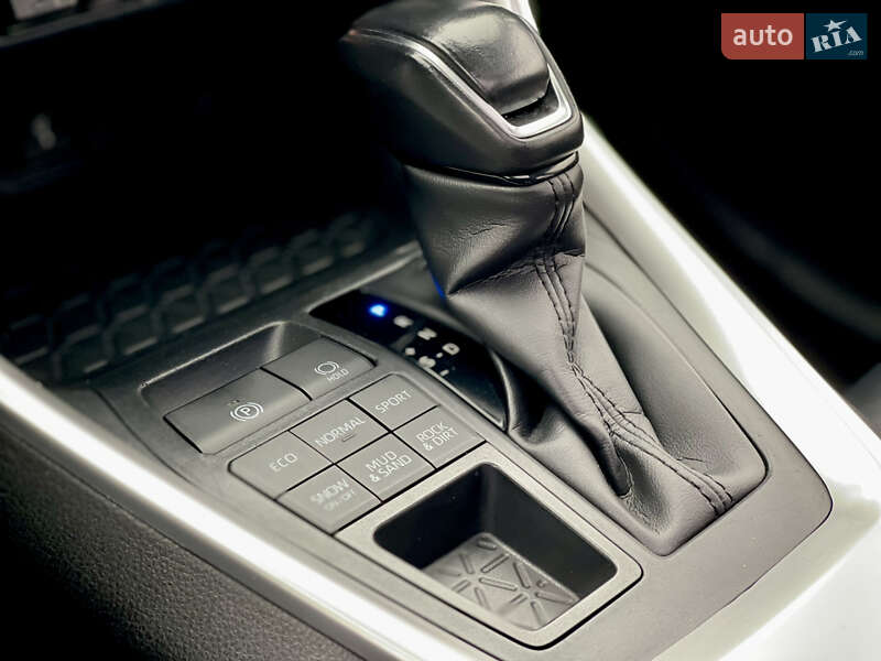 Внедорожник / Кроссовер Toyota RAV4 2019 в Киеве