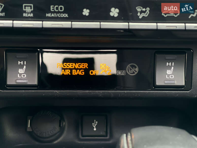 Внедорожник / Кроссовер Toyota RAV4 2019 в Киеве