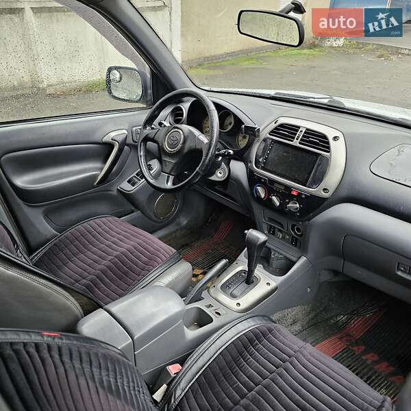 Внедорожник / Кроссовер Toyota RAV4 2001 в Киеве
