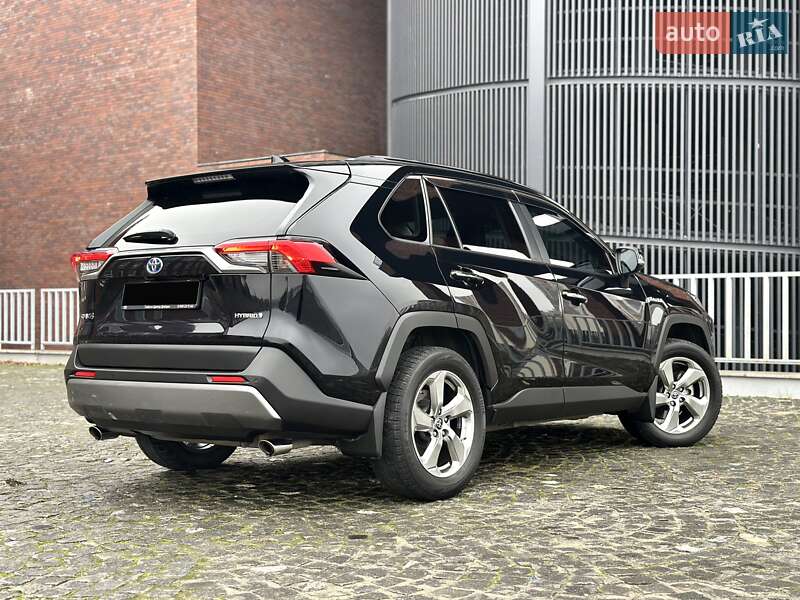 Внедорожник / Кроссовер Toyota RAV4 2021 в Днепре