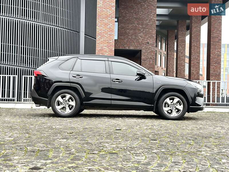 Внедорожник / Кроссовер Toyota RAV4 2021 в Днепре