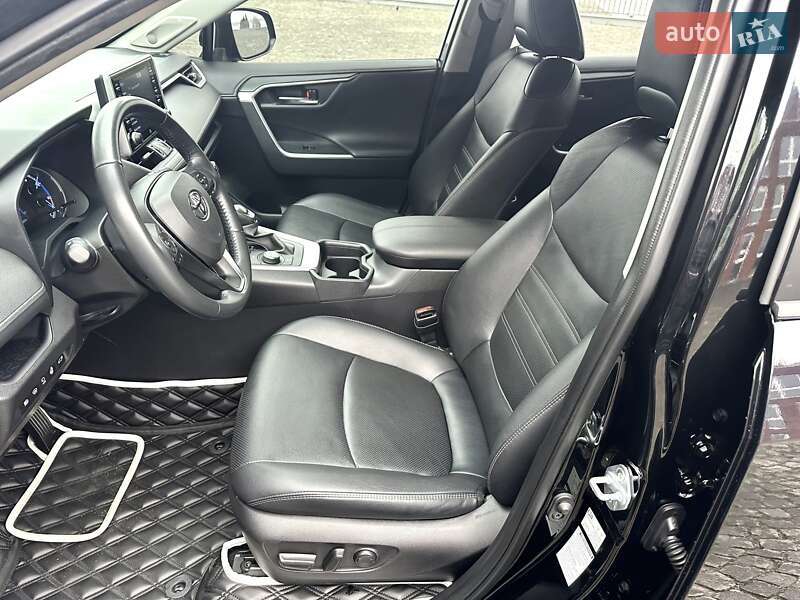 Внедорожник / Кроссовер Toyota RAV4 2021 в Днепре