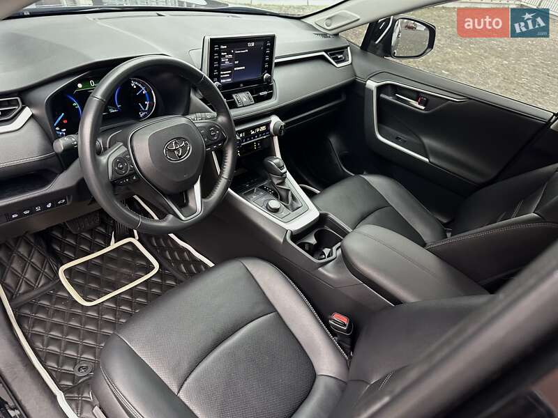 Внедорожник / Кроссовер Toyota RAV4 2021 в Днепре