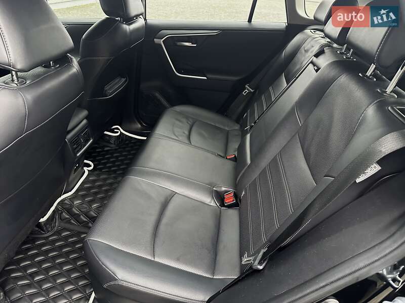 Внедорожник / Кроссовер Toyota RAV4 2021 в Днепре