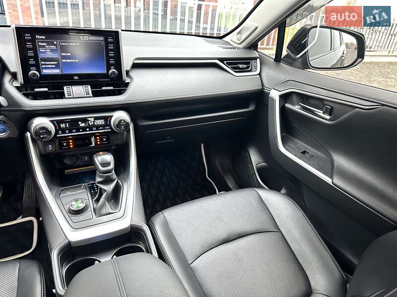 Внедорожник / Кроссовер Toyota RAV4 2021 в Днепре
