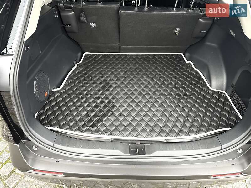 Внедорожник / Кроссовер Toyota RAV4 2021 в Днепре