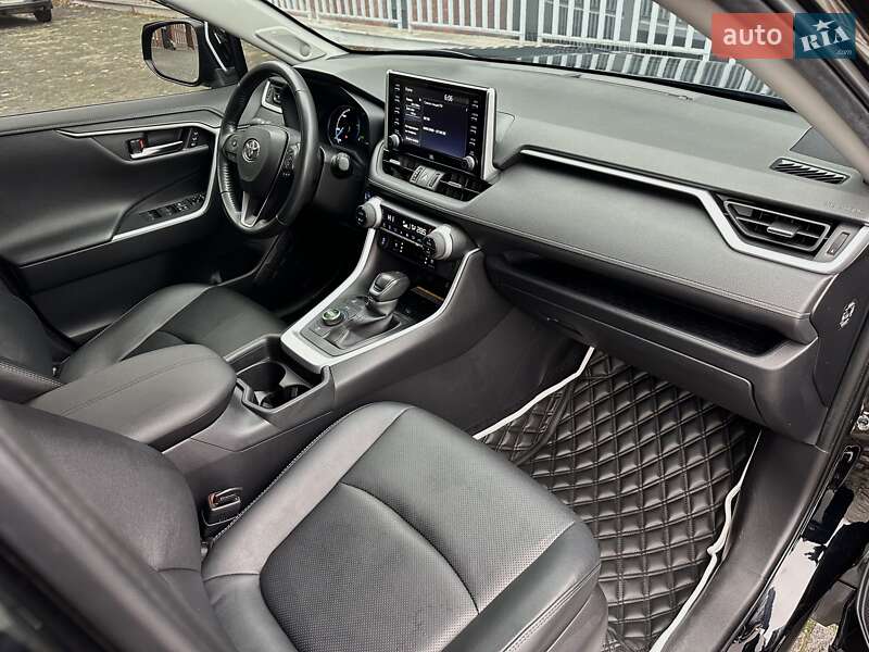 Внедорожник / Кроссовер Toyota RAV4 2021 в Днепре