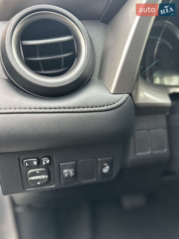 Внедорожник / Кроссовер Toyota RAV4 2018 в Хмельницком