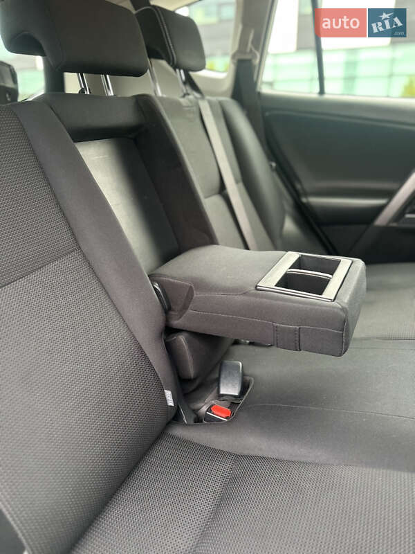 Внедорожник / Кроссовер Toyota RAV4 2018 в Хмельницком