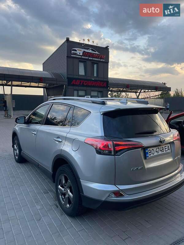 Внедорожник / Кроссовер Toyota RAV4 2018 в Бережанах