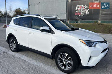Внедорожник / Кроссовер Toyota RAV4 2018 в Киеве