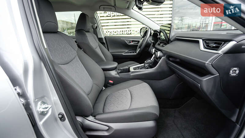 Позашляховик / Кросовер Toyota RAV4 2024 в Львові