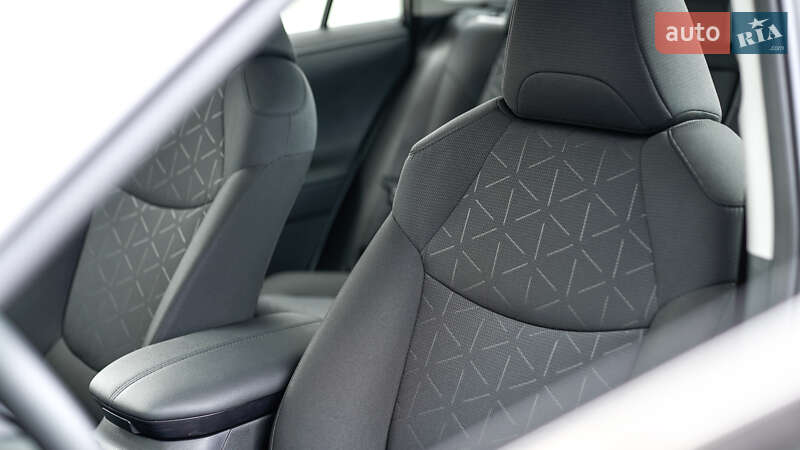 Позашляховик / Кросовер Toyota RAV4 2024 в Львові