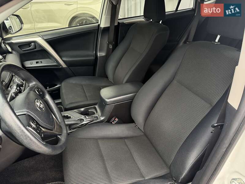 Внедорожник / Кроссовер Toyota RAV4 2015 в Черновцах фото 12 Внедорожник / Кроссовер Toyota RAV4 2015 в Черновцах